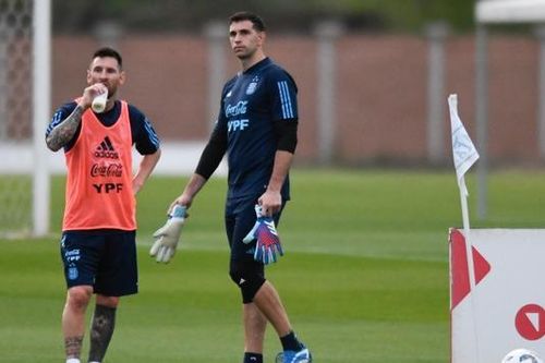 Messi đá tập trước trận gặp Paraguay