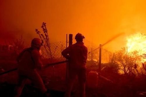 Cháy rừng lan rộng ở Argentina, hàng ngàn người dân phải bỏ nhà cửa để thoát thân