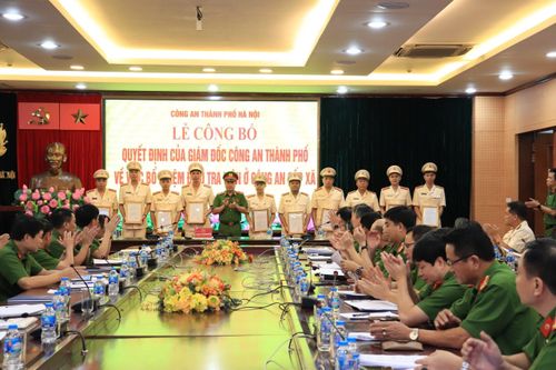 Công an TP Hà Nội bổ nhiệm 332 điều tra viên công an cấp xã