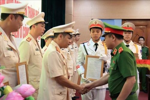 Hà Nội: Bổ nhiệm 332 điều tra viên công an xã