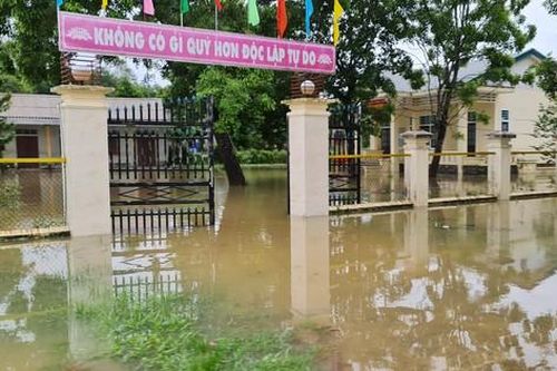Thừa Thiên Huế mưa lớn, nhiều nơi ngập lụt, hàng nghìn hộ dân mất điện