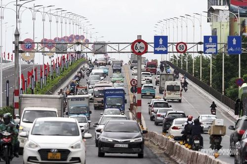 Đề nghị điều chỉnh, bổ sung 34 tuyến đường và 5 cầu vượt sông tại Hà Nội