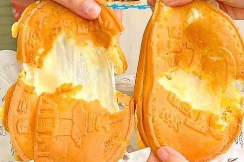 Bị chê đắt bánh đồng xu vẫn gây 'sốt' ở Sài Gòn