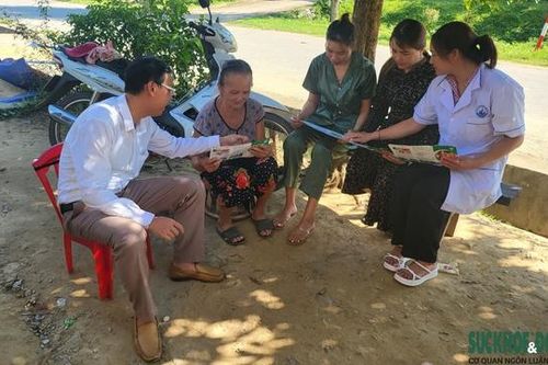 Y tế thôn bản 'cánh tay nối dài' của ngành y tế với người dân
