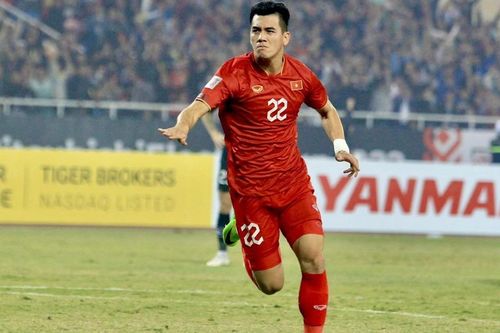 CĐV lo lắng cho hàng công tuyển Việt Nam
