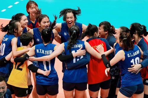 Tin nóng thể thao sáng 12/10: Ba sao bóng chuyền nữ Việt Nam sang Thái Lan thi đấu, HLV Troussier thử nghiệm hàng loạt trước Uzbekistan
