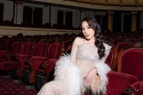 Hồ Quỳnh Hương tự ti nhan sắc, ê-kip 9 người chăm mới yên tâm lên diễn