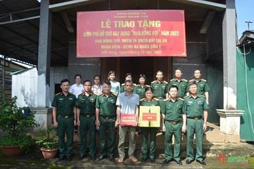 Binh đoàn 16, bàn giao kinh phí hỗ trợ xây dựng 'Nhà đồng đội'