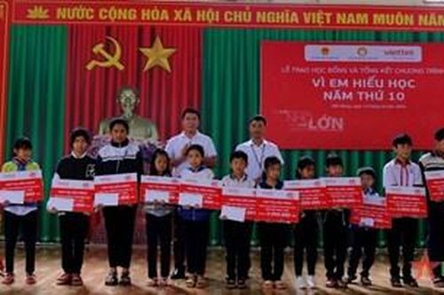 Viettel Đắk Nông: Tổng kết 10 năm triển khai Chương trình 'Vì em hiếu học'