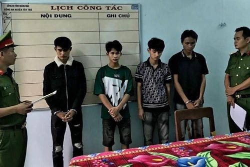 Bắt 4 đối tượng côn đồ