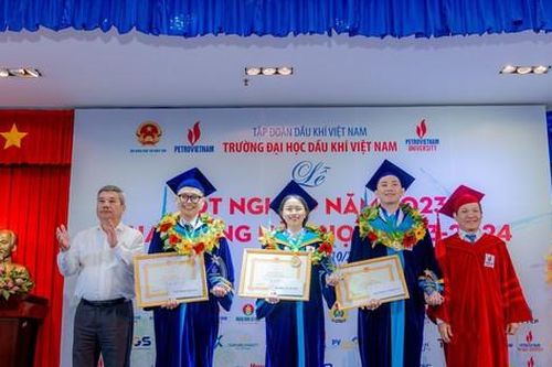 Trường ĐH Dầu khí Việt Nam vinh danh ba thủ khoa tốt nghiệp