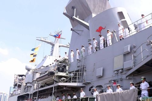Tàu Hải quân Hoàng gia Australia thăm TPHCM