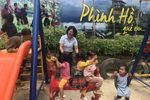 Cô giáo người Tày yêu nghề bám trường trên đỉnh Phình Hồ