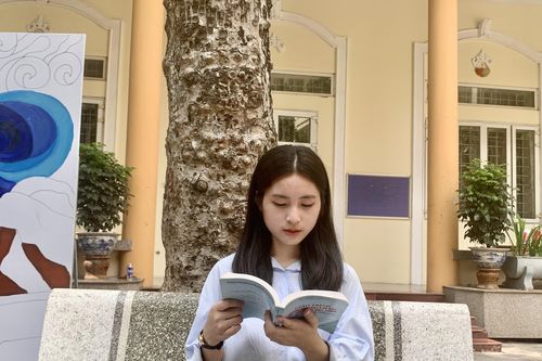 Vượt khó vươn lên, nữ sinh 'con nhà nông' trở thành thủ khoa Viện Báo chí