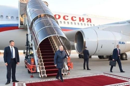 Tổng thống Nga thăm chính thức Kyrgyzstan, chuẩn bị tham dự Hội nghị thượng đỉnh SNG