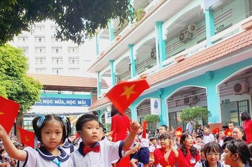 Nên hay không nên có quỹ lớp, quỹ trường?