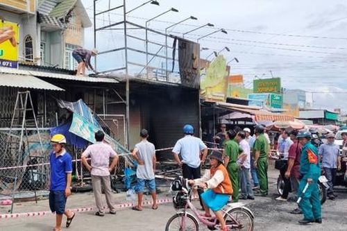 Chủ tịch Cà Mau yêu cầu làm rõ nguyên nhân vụ cháy 3 nhà dân