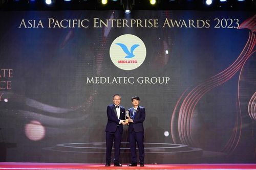 MEDLATEC nhận 'mưa' giải thưởng về chất lượng dịch vụ, sản phẩm
