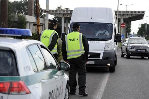 Slovakia gia hạn các biện pháp kiểm soát biên giới với Hungary