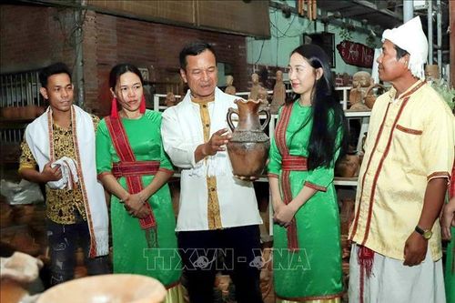 Nỗ lực vì sự phát triển của làng nghề gốm truyền thống Bàu Trúc