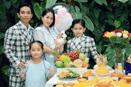 Làm tiệc đầy tháng cho nhóc tỳ thứ 3, nhan sắc Khánh Thi gây chú ý