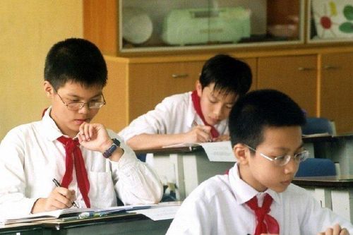 Có tới 40% học sinh ở thành phố mắc tật khúc xạ