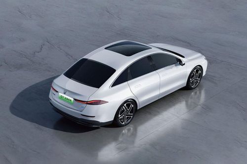 Sedan công suất 211 mã lực, siêu tiết kiệm xăng, kích thước ngang Toyota Camry, giá hơn 400 triệu đồng