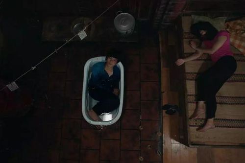 'Thành phố ngủ gật' - bộ phim dán nhãn 18 + đã chính thức ra mắt khán giả