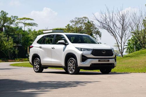 Toyota Innova Cross ra mắt tại Việt Nam: Có phiên bản hybrid, giá từ 810 triệu đồng