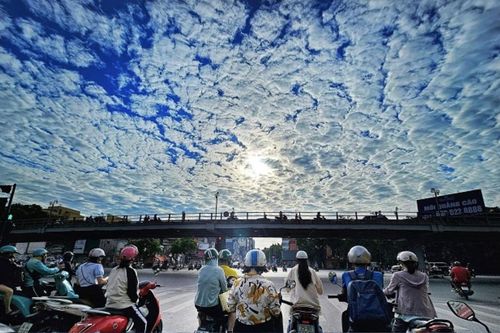 Mây vảy rồng xuất hiện trên bầu trời Hà Nội báo hiệu sắp bão và sự thật bất ngờ