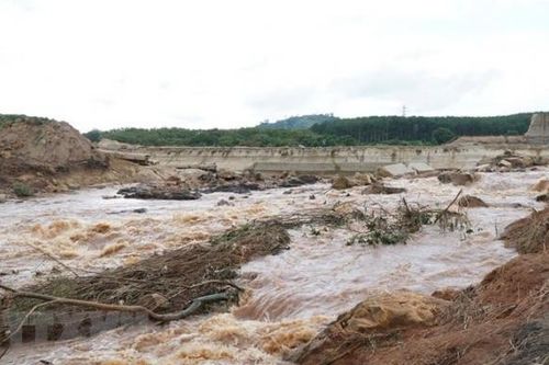 Bạn đọc quan tâm 24h: Vỡ tường đập thủy điện Ia Glae 2; độc lạ cuộc thi 'hoa hậu vịt'