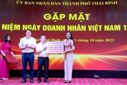Hội Doanh nghiệp thành phố Thái Bình trao tặng kinh phí 120 triệu đồng xây 3 căn nhà tình nghĩa