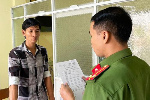 Khởi tố 2 đối tượng đá gà trực tuyến ăn tiền