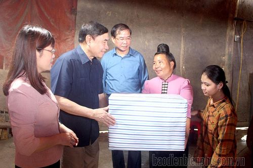 Dồn sức cho công cuộc xóa nghèo