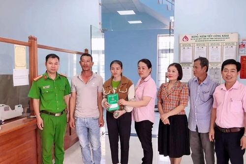 Đak Pơ: 2 gia đình hội viên phụ nữ có người thân vừa chấp hành xong án phạt tù được vay vốn làm ăn