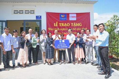Báo Khánh Hòa - Hội Doanh nhân trẻ tỉnh trao tặng nhà tình nghĩa cho hộ nghèo xã Suối Cát