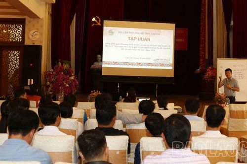 100 đại biểu được tập huấn lồng ghép giới