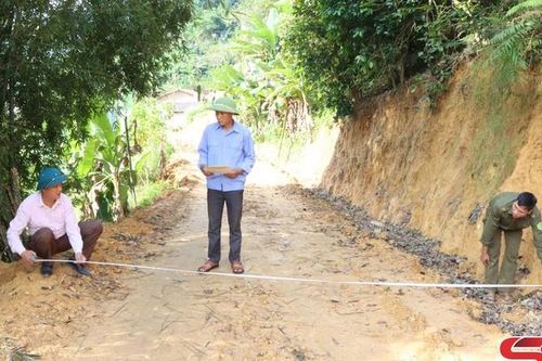 Hiến đất mở rộng đường nội bản