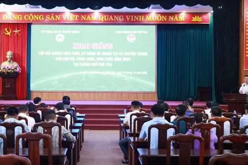 Bồi dưỡng kiến thức, kỹ năng về thông tin và truyền thông