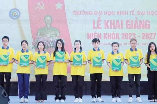 Đa dạng học bổng hỗ trợ tân sinh viên