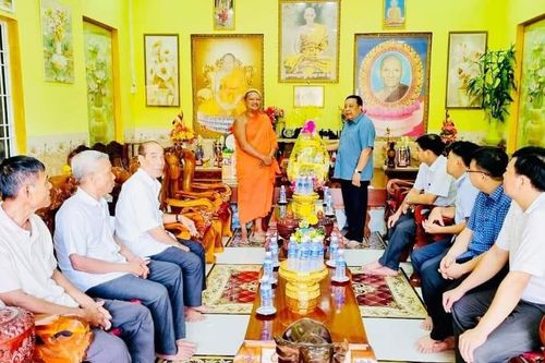 Trà Vinh: Lãnh đạo các địa phương chúc mừng lễ Sene Đôn-ta đến chư Tăng các chùa Khmer