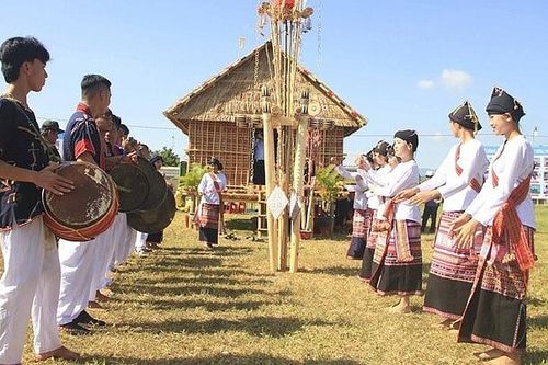 Bình Định: Bảo tồn nét đẹp văn hóa cộng đồng trong lễ mừng về nhà mới của đồng bào Chăm H'roi