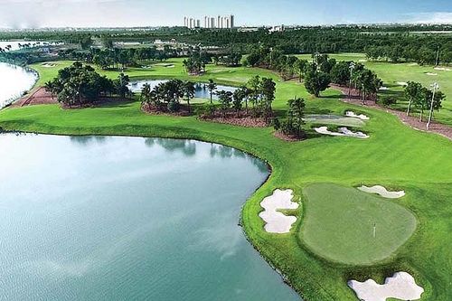 Khi đầu tư sân golf bùng nổ: 'Tới 2030, Việt Nam có thể có 400 - 500 sân golf'