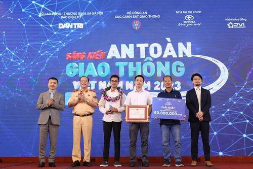 Trao giải Chương trình Sáng kiến an toàn giao thông Việt Nam 2023