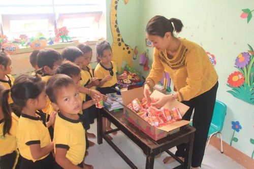 Quảng Nam hỗ trợ sữa cho trẻ em các vùng khó khăn