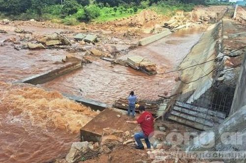 Vụ vỡ tường bê-tông đập thủy điện: Tỉnh Gia Lai chỉ đạo rà soát năng lực đơn vị thi công