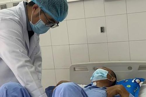 Cứu sống ngư dân bị thương thấu bụng, vượt 3 ngày đường biển vào đất liền