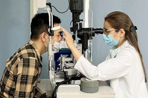 Đau mắt đỏ hoành hành, nhiều người biến chứng nặng do tự điều trị