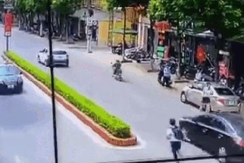 Hành động khó hiểu của nam sinh trong vụ tai nạn khiến cộng đồng mạng tranh cãi