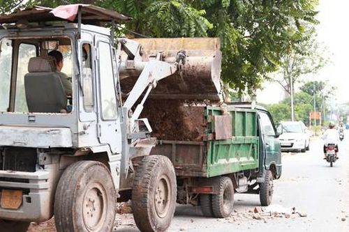 Dẹp bãi rác bủa vây bệnh viện tại Hoàng Mai sau phản ánh của Báo Sức khỏe&Đời sống